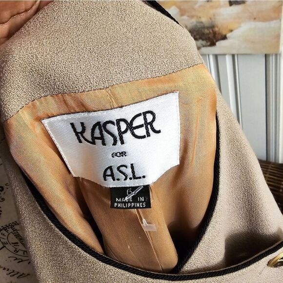 New VTG Beige KASPER 100% Wool  Statement Blazer. - Picture 5 of 15